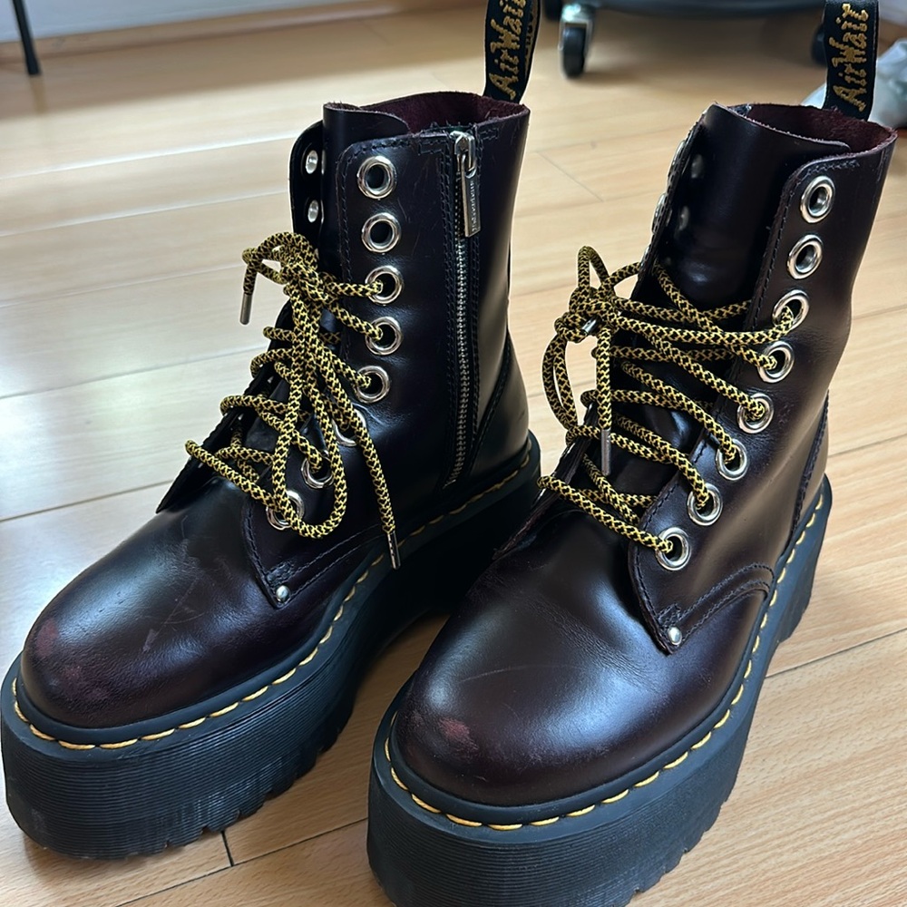 DR MARTEN CHERRY RED JADON MAX